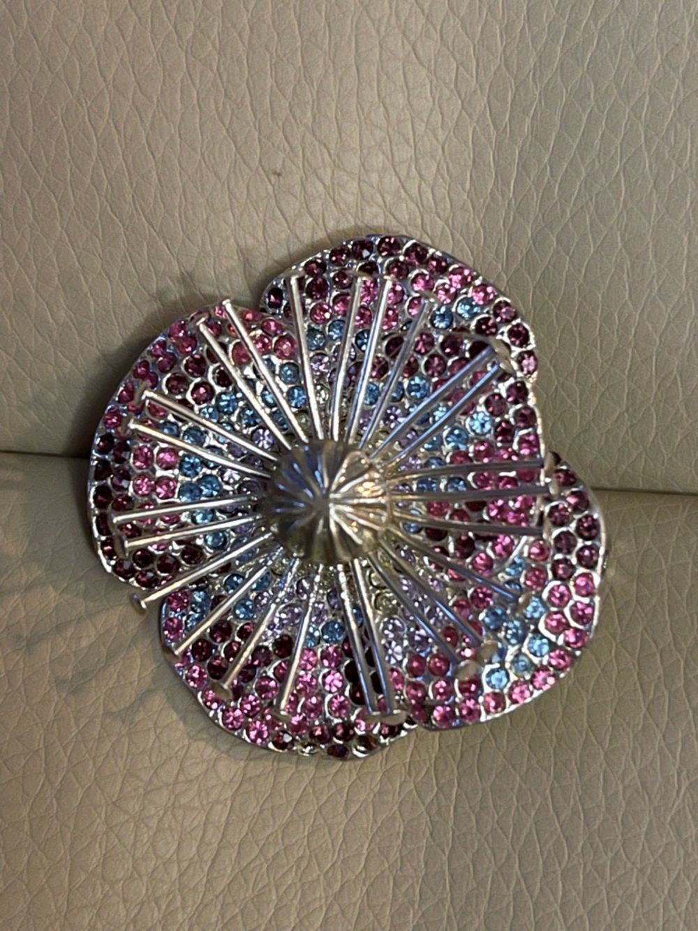 MARC JACOBS Multi-Color Crystal - Pink & Blue brooche mever used - Picture 9 of 16